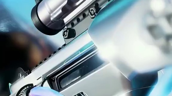 本能觉醒，华丽蜕变。 成为耀眼主角，压制全场对手。 2月4日，敬请期待。