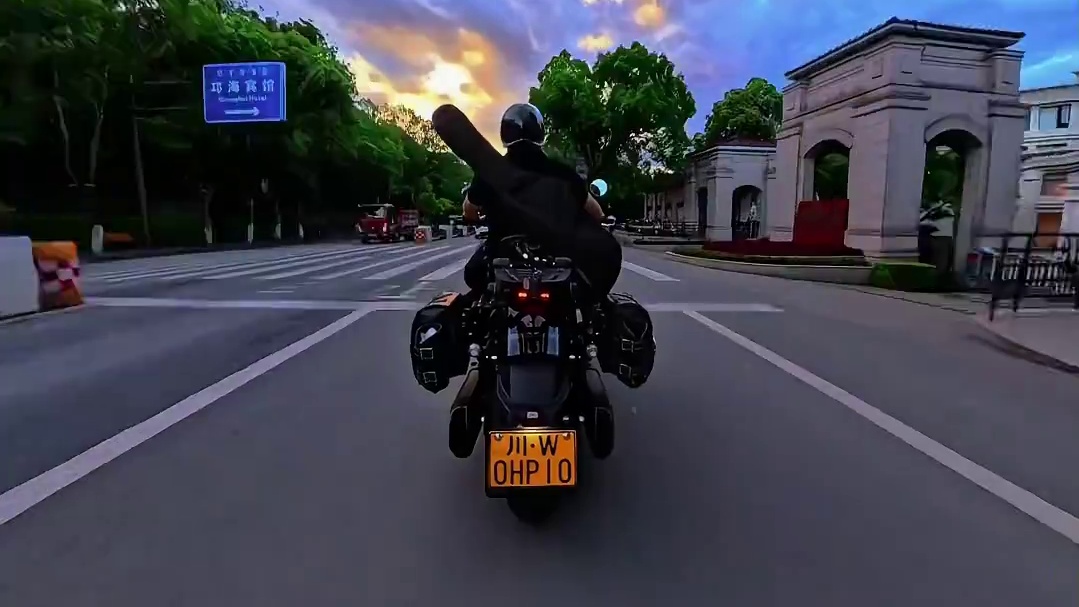 影石全景相机X5 GTA游戏视角 X5全景相机骑行拍摄最佳组合