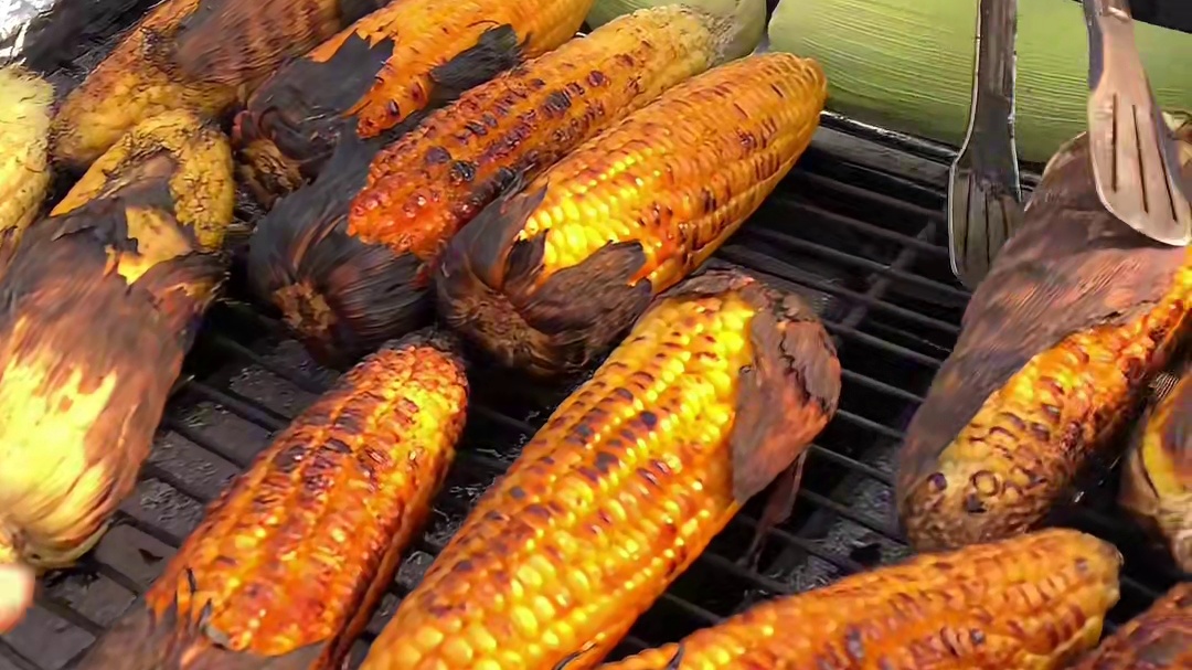 这么糊的烤玉米 你们吃过吗~