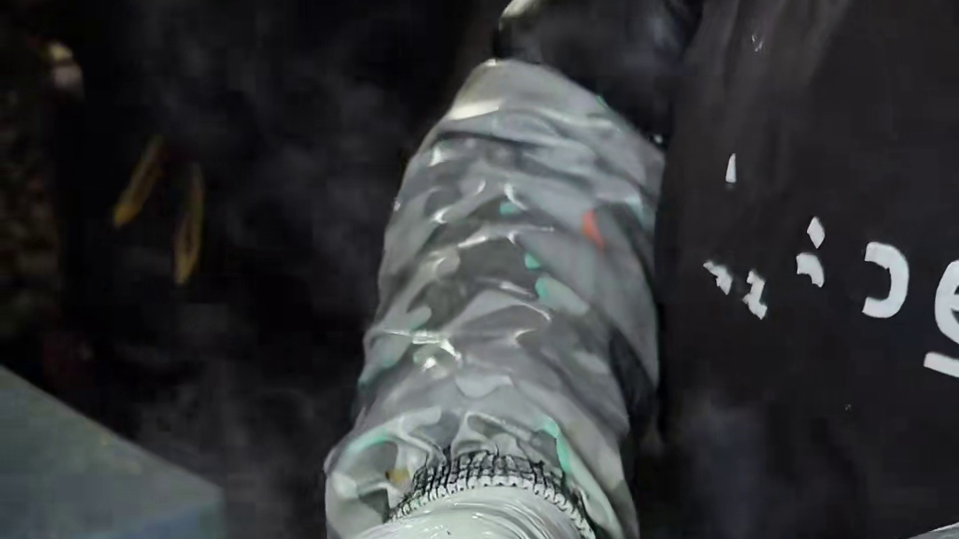 南京街头12元乌饭麻团，甜甜糯糯太好吃了！