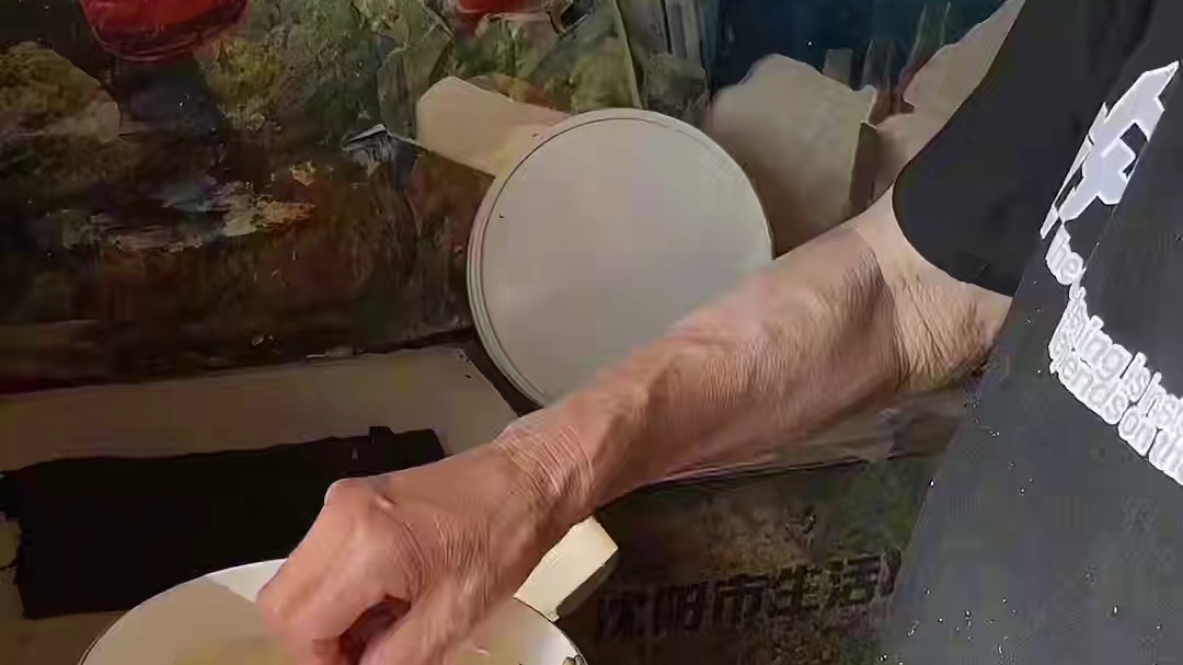 偶遇街头70多岁老奶奶卖炸串，奶奶很热情！是你的童年味道吗？