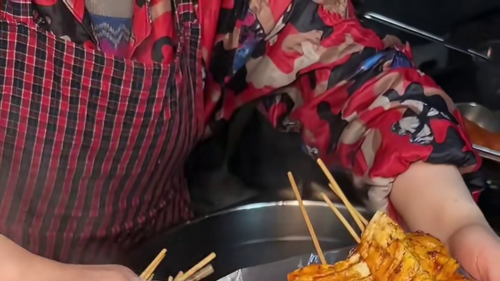 深夜夜宵局，应该没有人能拒绝裹满蘸料的炸串吧！！