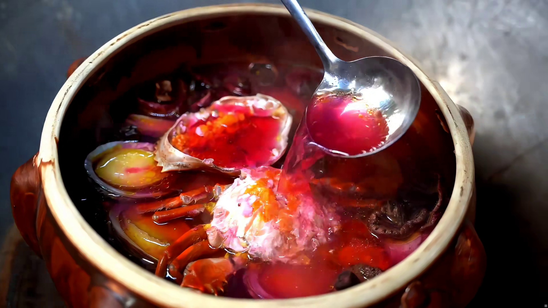 13岁初中辍学做餐饮，靠一锅汤翻身，高峰1天能卖150锅，真厉害