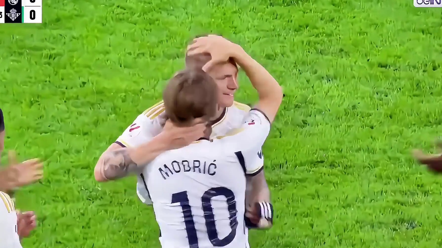 克罗斯效力皇马十载铸就辉煌