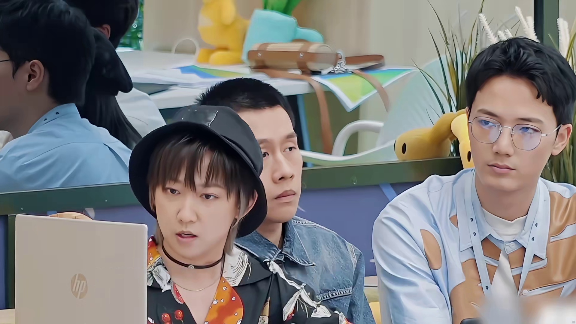 实习生们收了甲方 100 万后竟让其别谈收益，把老板都整懵了