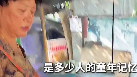 在贵州织金小巷里，一家开了40多年的炸洋芋，从几角钱卖到7块