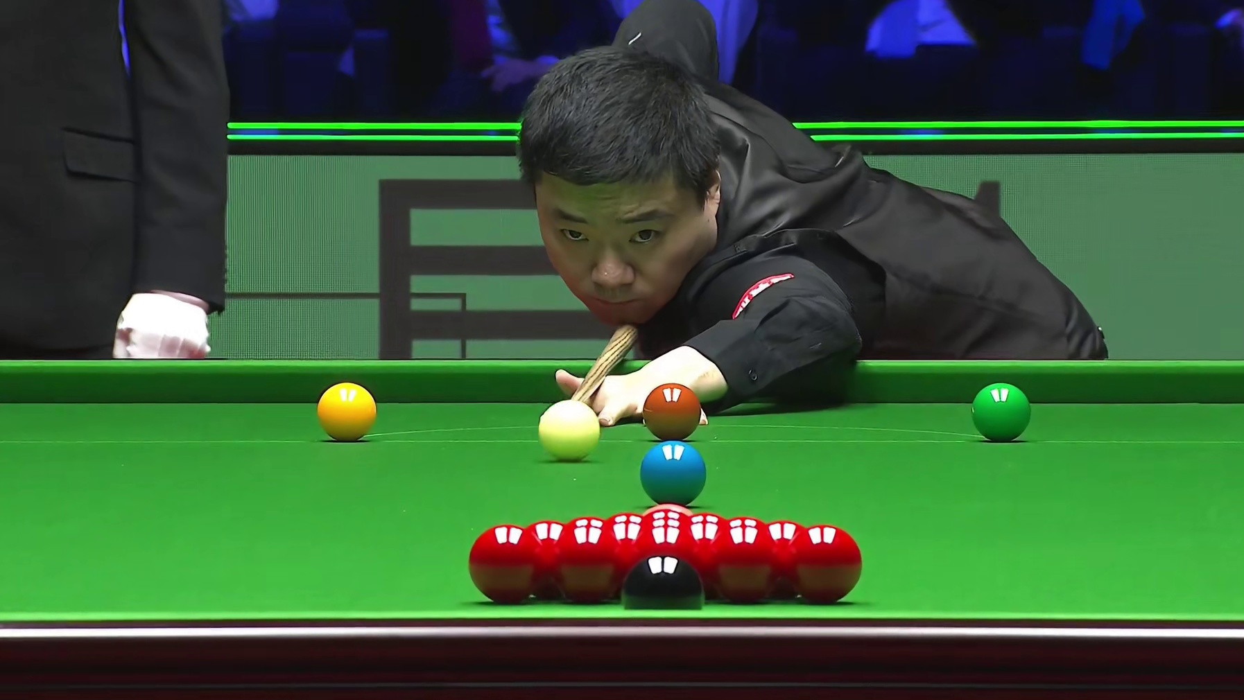 2026斯诺克世界大奖赛，丁俊晖VS霍金斯第一局，极限防守对轰