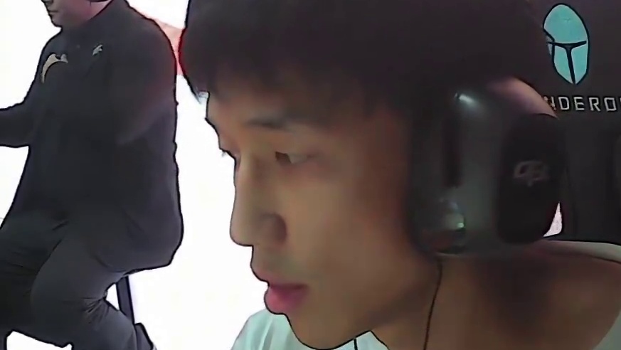 白鲨新援主狙失心渐入佳境 精准计算拆包时间，颗秒对手。#TLG迎战白鲨盼止颓势 #CFPLS27 #