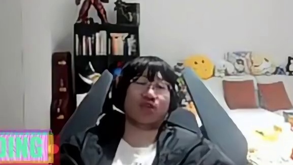 小狗的人气太高了，今晚热度高达1000万，比ig对战jdg热度都高，看样子能压uzi的只有Farke