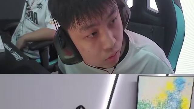 各大职业选手们看，白鲨四打一残局。被xyu残血反杀！全员当场直接看傻了，白鲨差点破防！