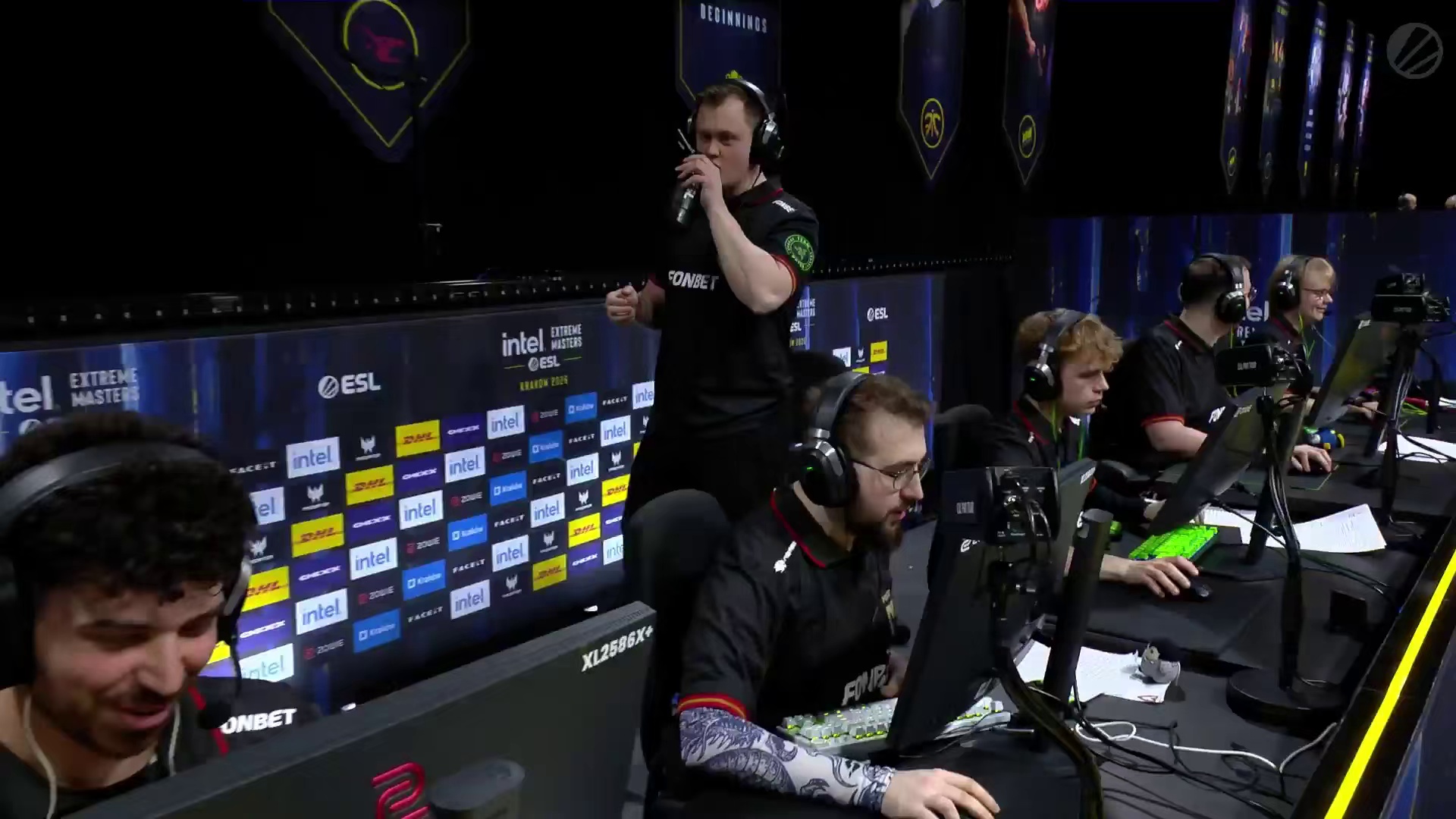 图二 Dust2，MOUZ作为防守方、Falcons作为进攻方