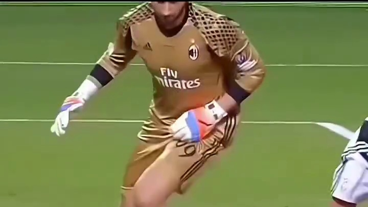 神级门将演绎扑救美学