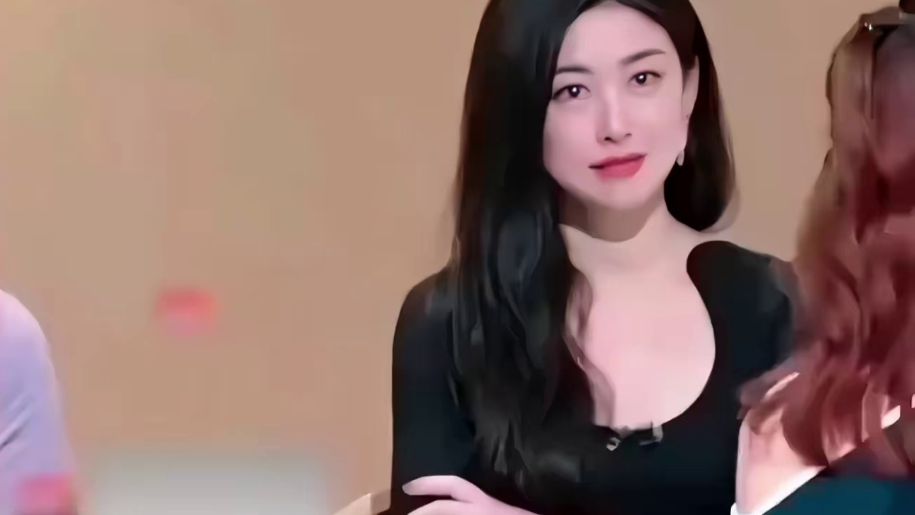 蔡少芬 ：你不觉得你这样好累吗，朱珠 ：我累吗？