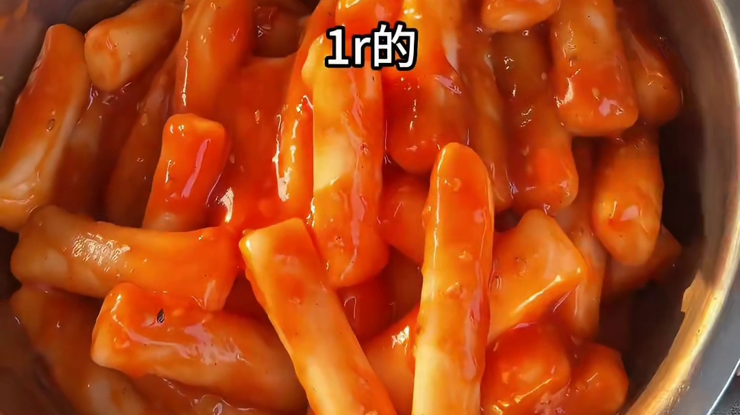 柳州校门口一元炒面，满满盒子，这物价太感人了……