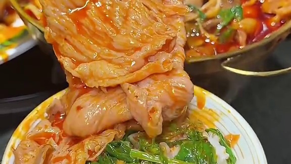 你们有没有吃过这种裹满了麻酱的红油冒菜