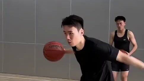 持球节奏，脚步变换