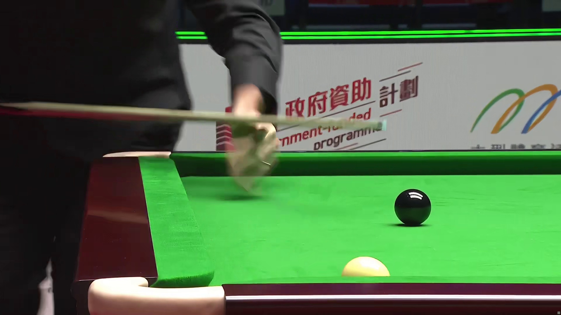 香港艺人张智霖、袁咏仪亮相世界大奖赛赛场，观战罗尼·奥沙利文