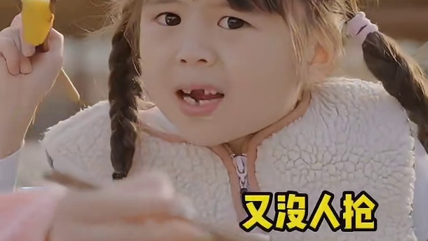 你小子从小就怕老婆啊