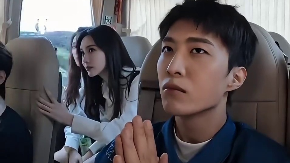 范丞丞白鹿跳手势舞旁边人尴尬了