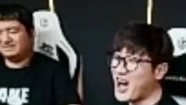 老白讲述有人私信发外挂 问老白帮忙带这个外挂的广告多少钱