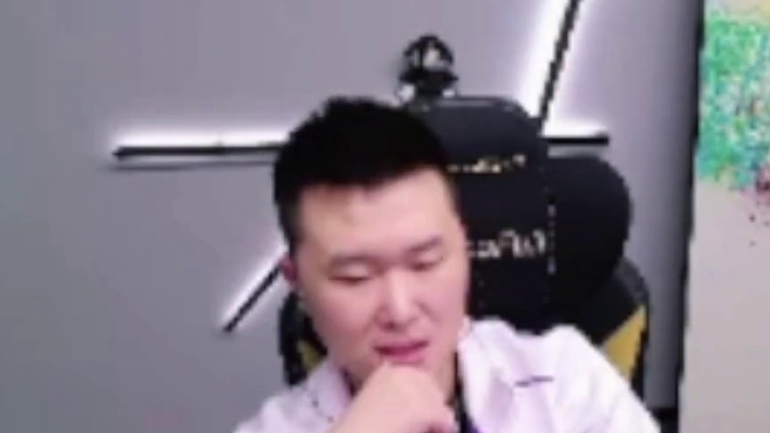 年鹏看KZ赛后语音徐能对yf说儿子撒谎，给鹏队和解说逗的哈哈大笑真有节目