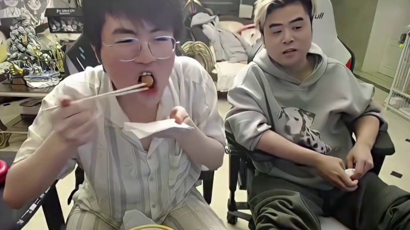 “白云看姿态被Kenzhu捧杀吃变态辣曹氏，从看热闹到最后满眼心疼！”