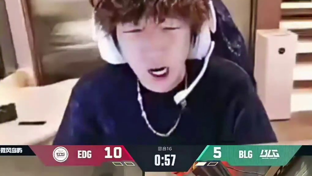 hanghang看bud在壹绝大招里颗秒康康证明自己！康康：我的我的，没打过bud