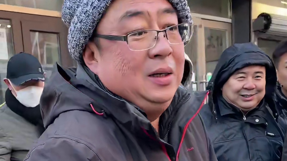 沈阳街头12元红烧肉盖饭~