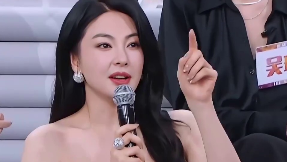 张雨绮被模特的妆容给整破防了