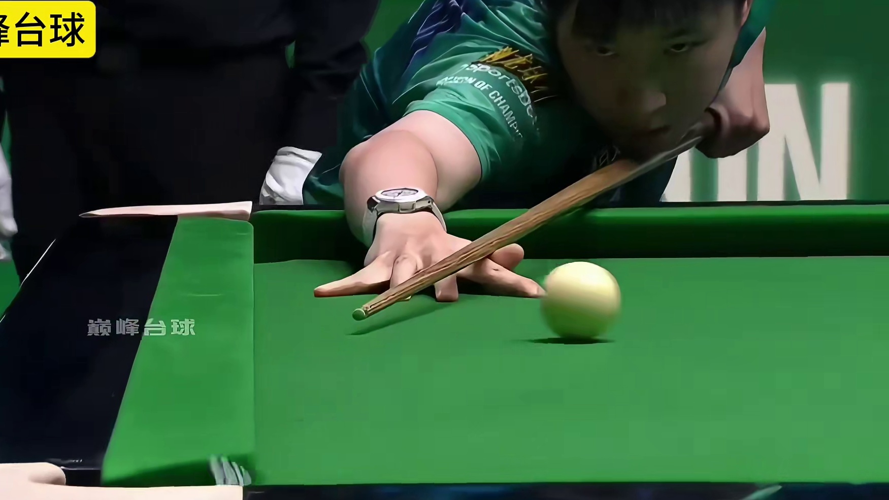 冠中冠第二小组赛中，赵心童以4比0横扫小钢炮马克艾伦，强势晋级八强！