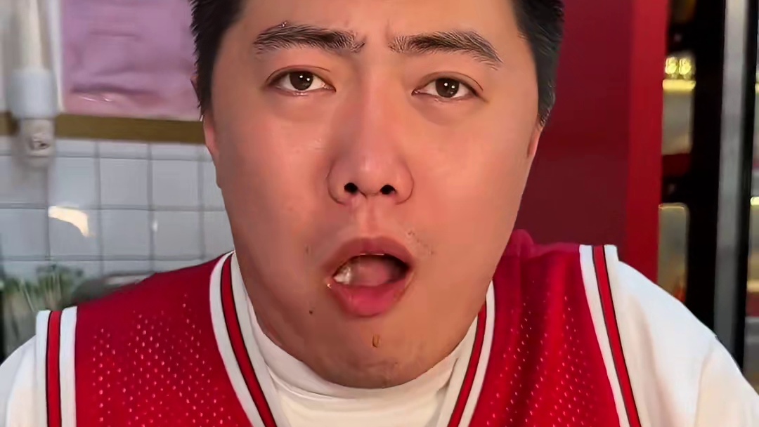 街头偶遇黏黏糊糊的东北麻辣烫，已经纳入心动美食！