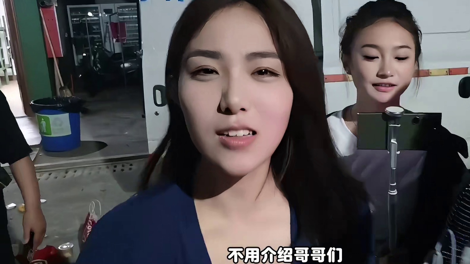 【小小小酷哥】女主播撒娇向小酷要画面，身材是真的顶