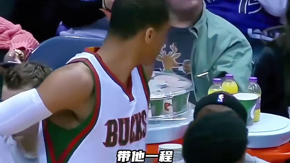 虽然进入NBA，但他并不骄傲，得到的薪水全部寄回家