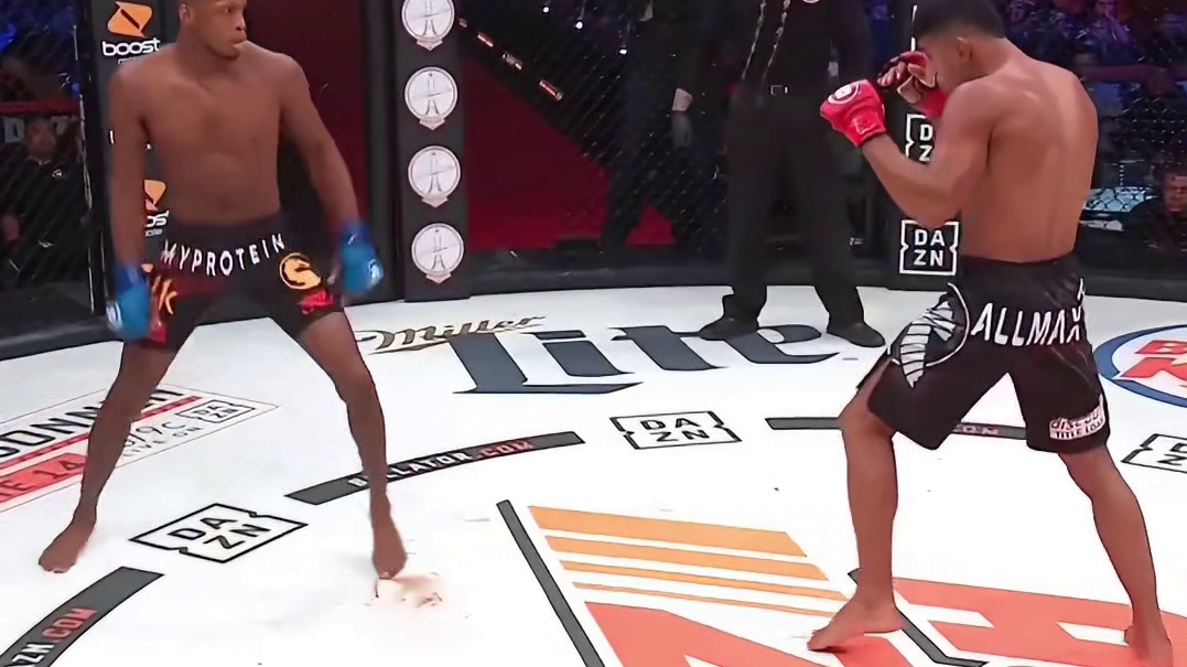 迈克尔佩奇翻车之战！跳舞挑衅羞辱对手，结果被一拳KO打挺尸