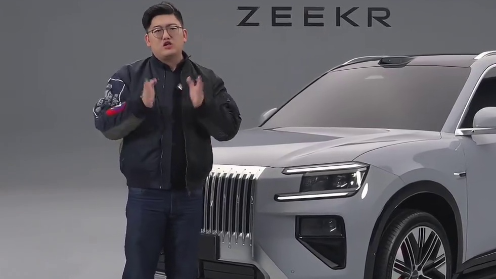 杭州湾X5M？极氪8X外观抢先看 如果你觉得极氪9X的线条过于硬朗，那极氪8X的肌肉运动设计，或许是