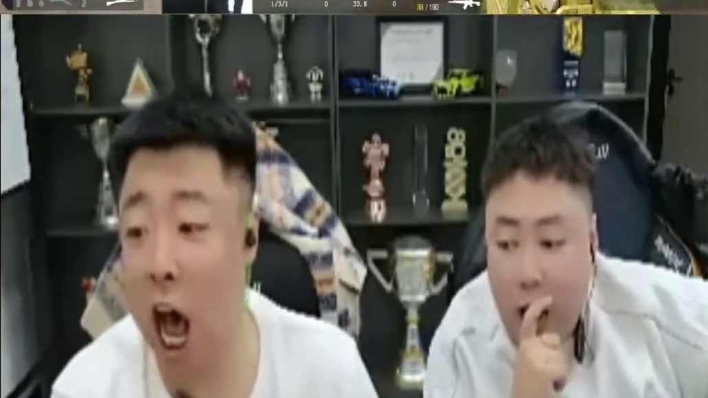 各大职业选手们看，EDG2:1战胜情久。石头激动的撕心裂肺！全员看的大叫！