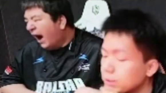 念旧说小威下一场就被下了，以后不会有任何队伍敢要他打比赛了