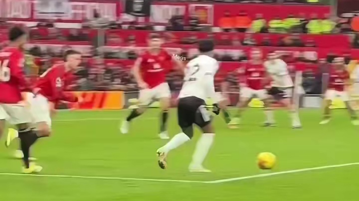 一剑封喉！凯文弧顶内切世界波绝平曼联