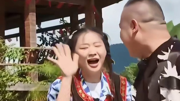 这两人凑在一起