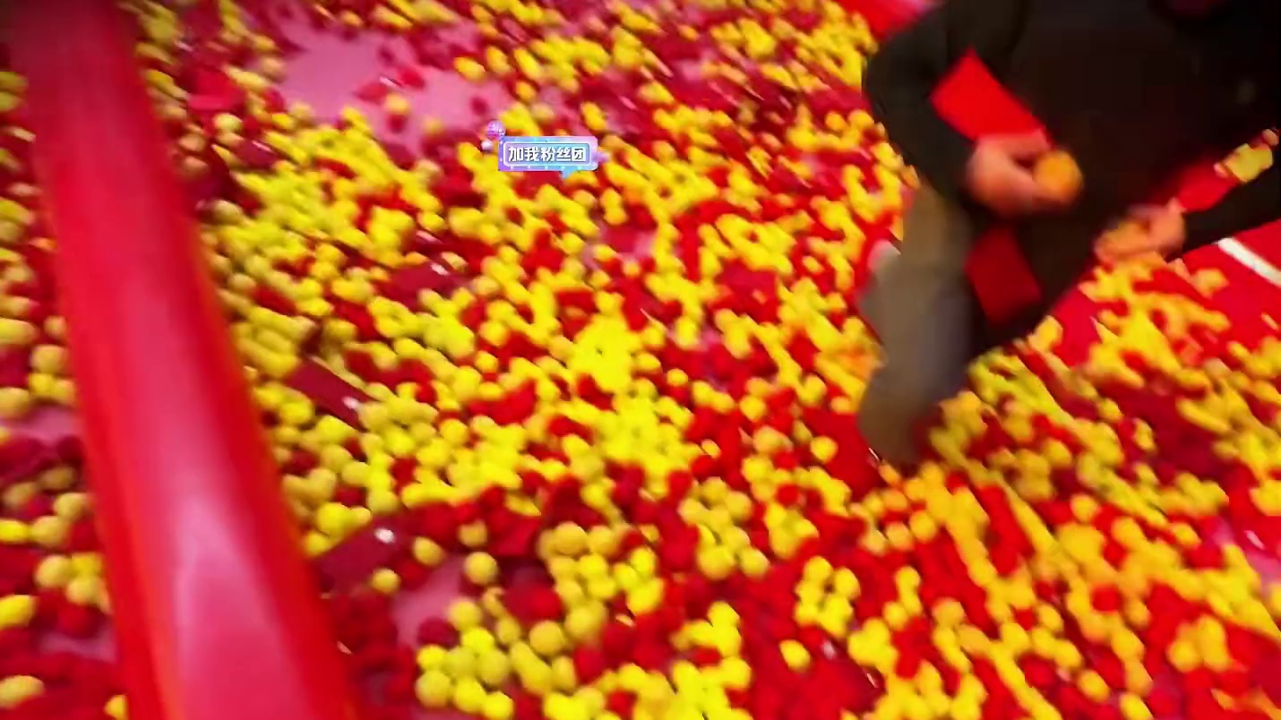 三角洲活动现场游戏，白化身灵活胖子疯狂翻滚