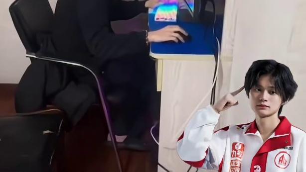 AG放假后长生没回家，在表姐家沉迷打瓦 ag