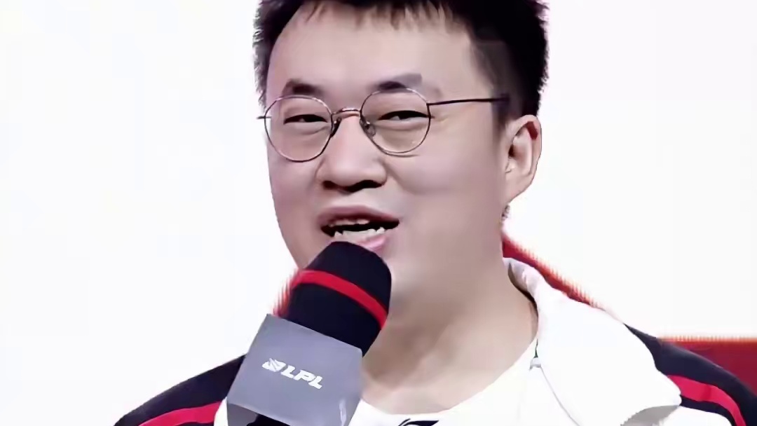 LPL选手现场发红包送祝福