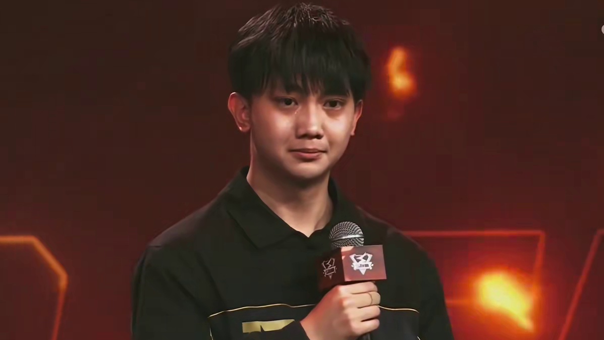 当S酱在平板黑屏时发现一滴水