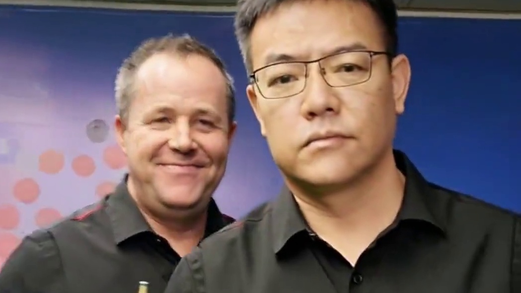 老范做了个梦，终于跟他们合照上了