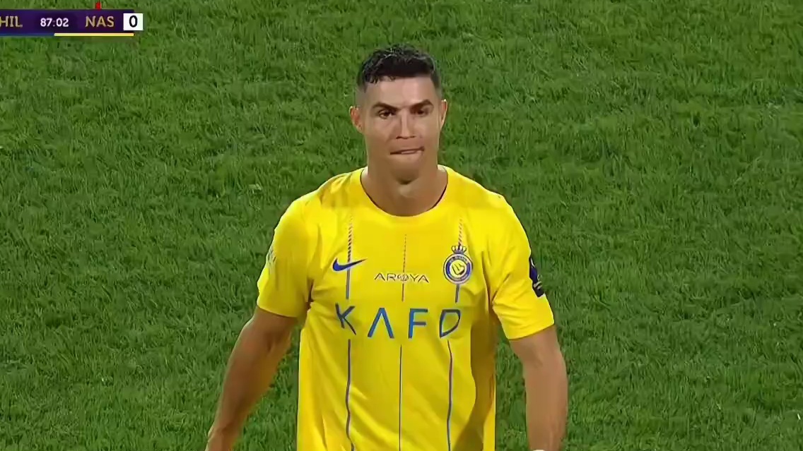 c罗如果再继续罢赛，有可能无缘2026年世界杯了。为了千球大业和世界杯还是早日回归赛场吧。#足球