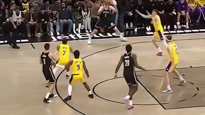 到底是哪边主场？布朗尼空接篮网球迷山呼海啸 #篮球