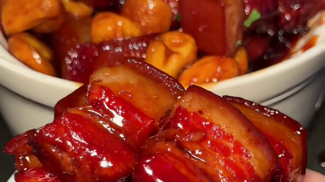 夜宵吃个红烧肉拌饭吧