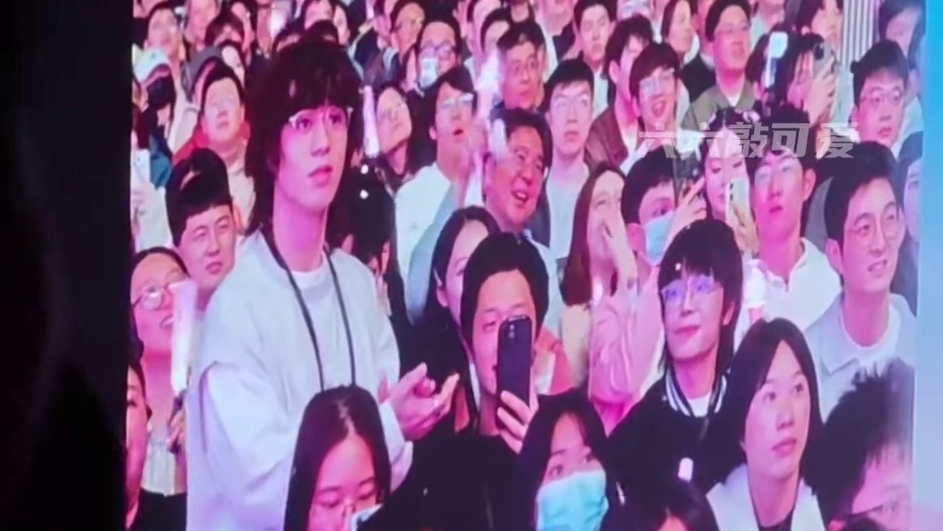 AG五小红就这样：聚是一团火，散是奔东西