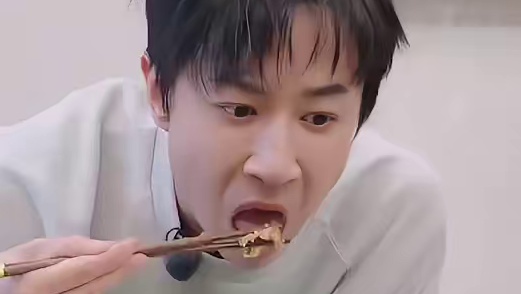 张维伊吃饭的德行真的很辣眼
