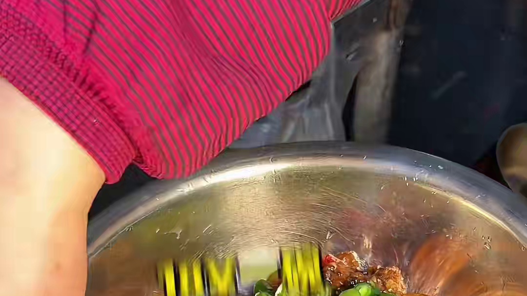 徐州辣子鸡盖面！加了半盆这是真辣椒里找面…